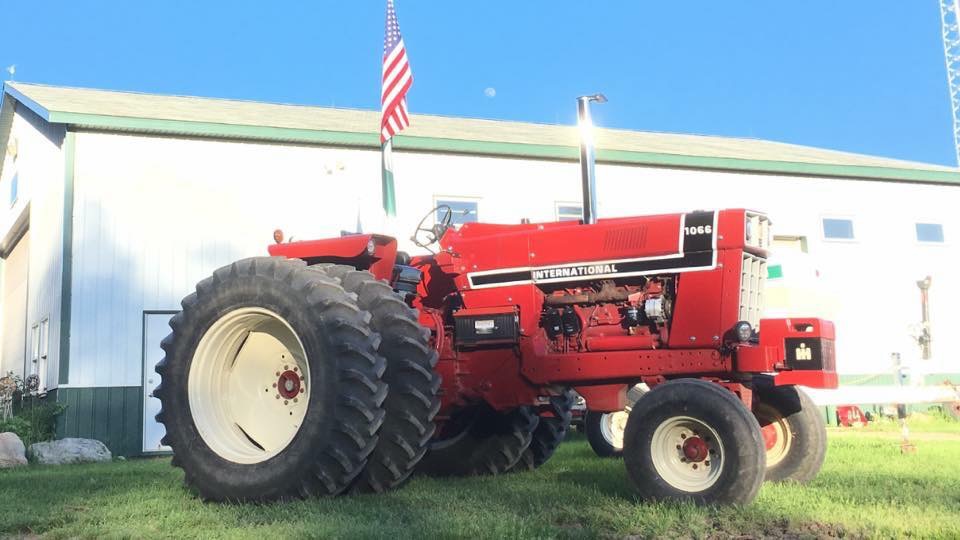 tractor building photo